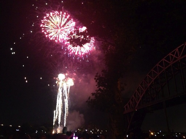 red-over-hellgate-fireworks-astoria-park-june-2014
