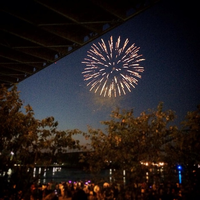 under-the-bridge-fireworks-astoria-park-june-2014