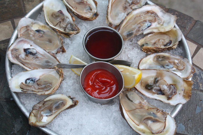 raw-oysters-off-the-hook-astoria-queens
