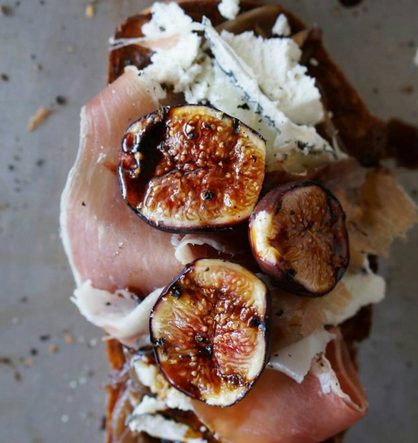 Prosciutto, fig & gorgonzola tartine