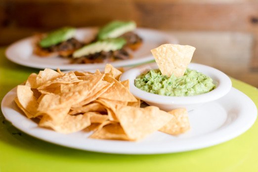 chips-guacamole-chela-garnacha-we-heart-astoria-queens-mexican-tacos-36th-ave